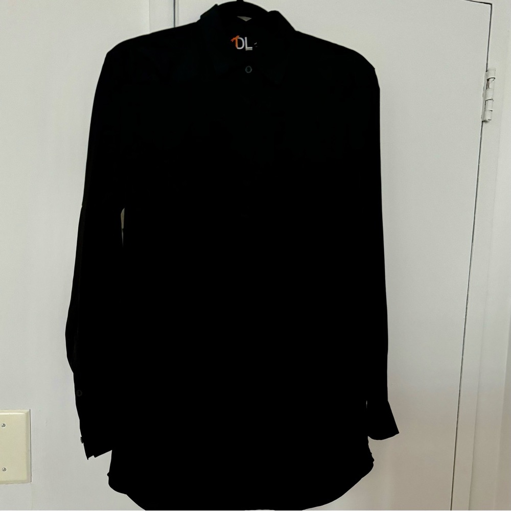 NWT Daily Look Black Button Up Top Hidden Button Placket Size Large